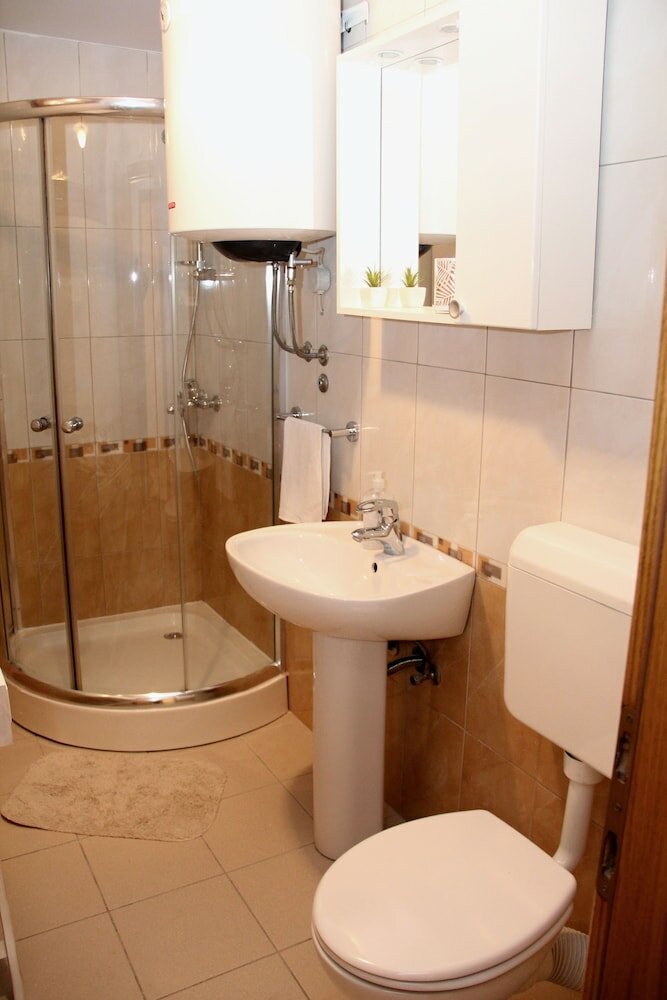 Фото Old Theatre Rooms and Apartments