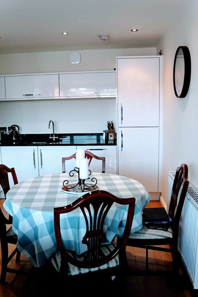 Фото Modern Apartment in Edinburgh