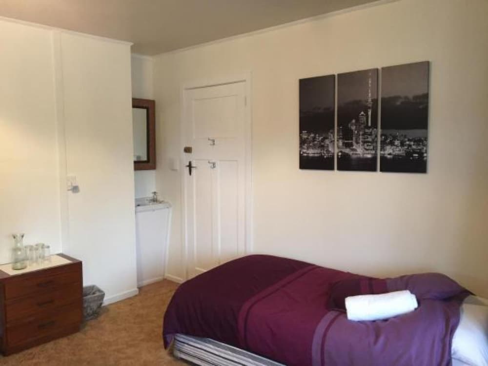 Фото Kokatahi Valley Country Inn