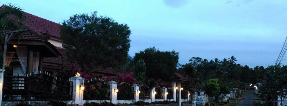 Фото Marry Ind Vila & Guest House Gunung Kawi Malang
