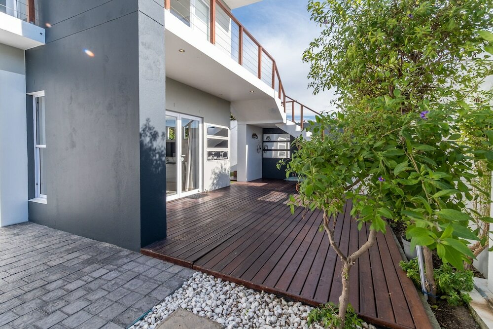 Фото Greenways Beach House