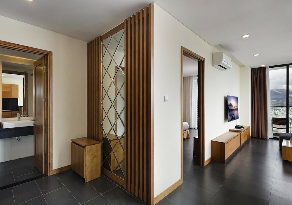 Фото Holi Beach Hotel & Apartments