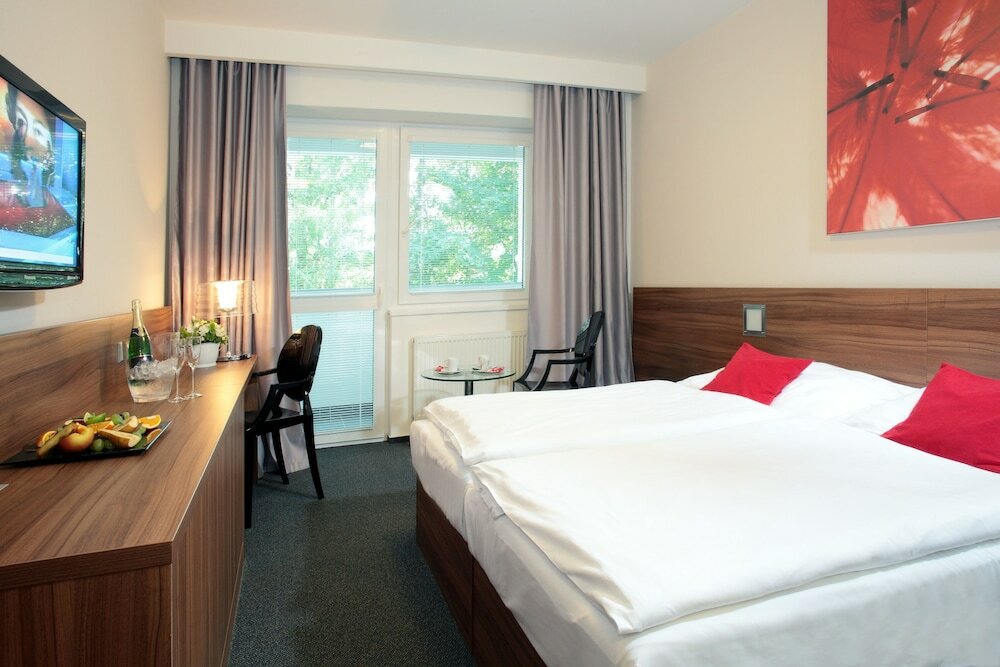 Фото отеля 2