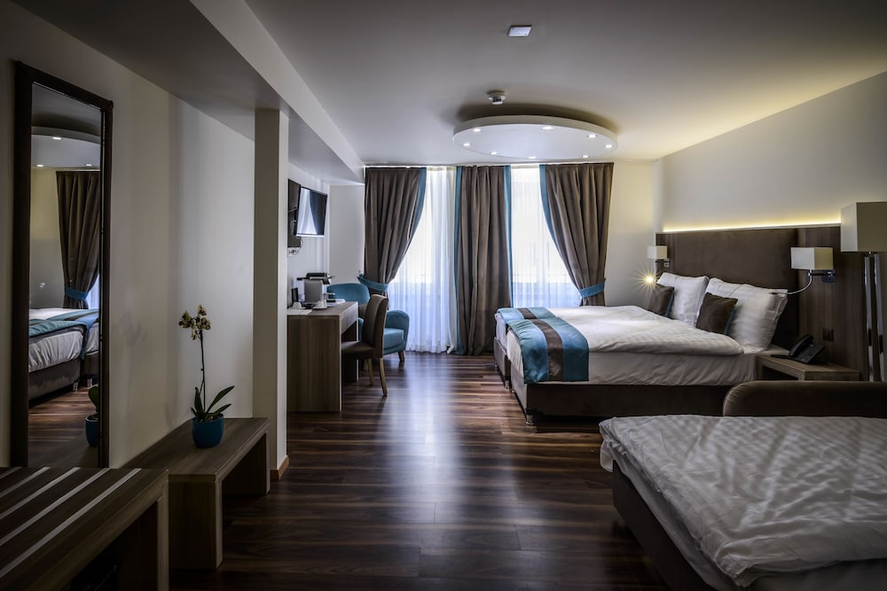 Фото отеля 2