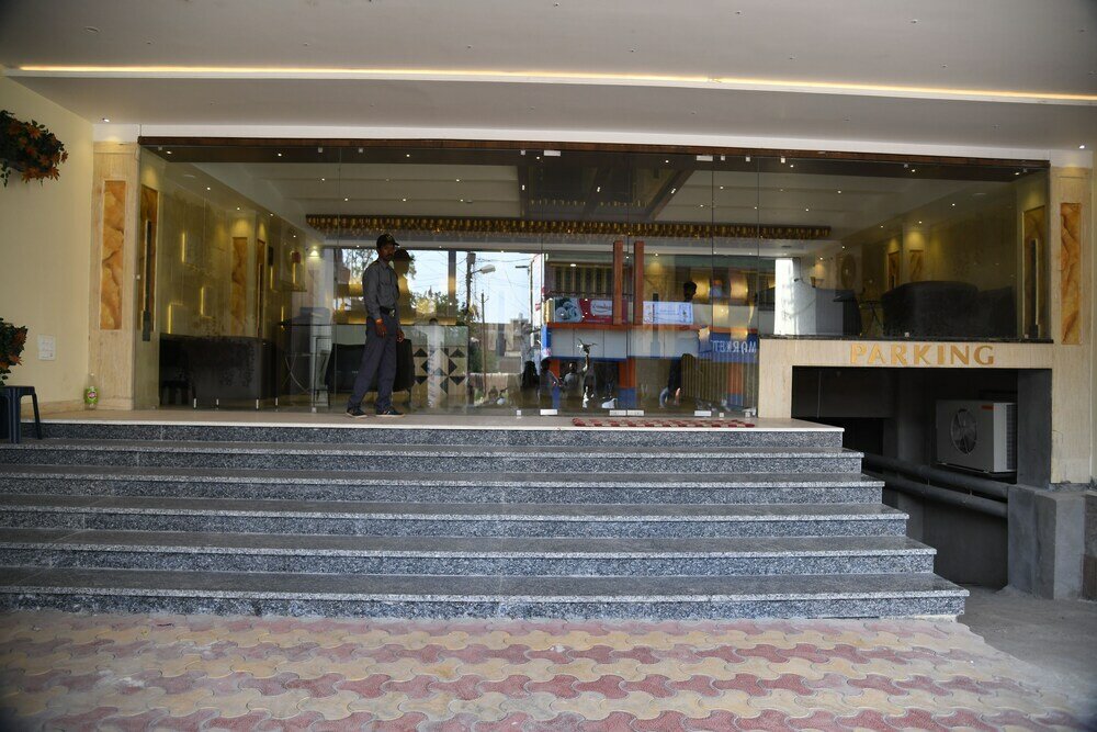 Фото Hotel Avalon Inn