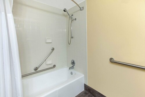 Гостиница Days Inn & Suites Grand Rapids Near Downtown в Гранд-Рапидс