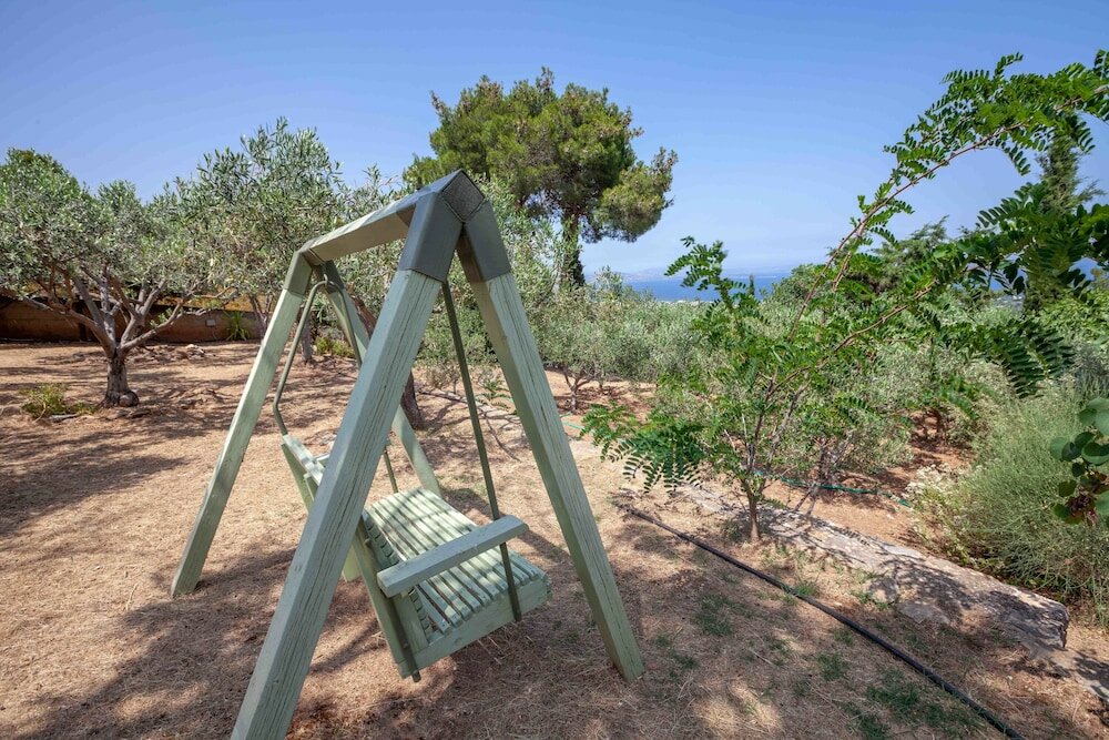 Фото Beautiful mini eco farmhouse