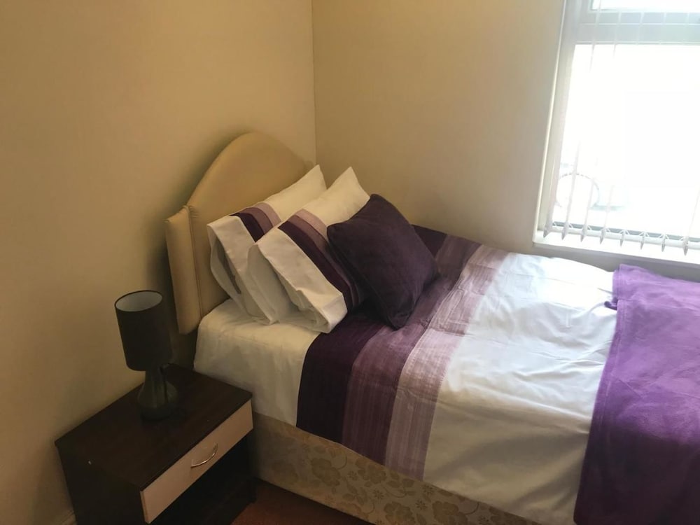 Фото Adelaide House