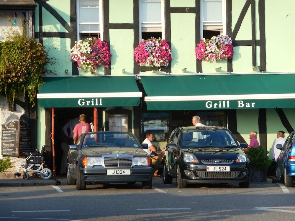 Фото The Dolphin Hotel