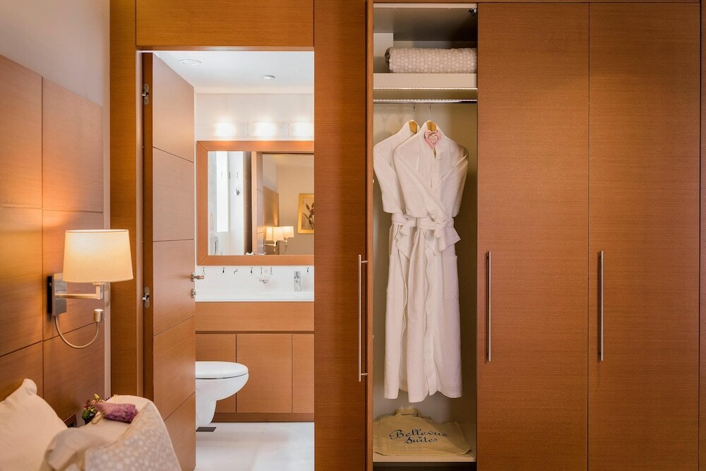 Фото Bellevue On The Beach Suites