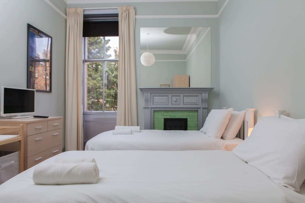 Фото Stylish 3 Bedroom Apartment