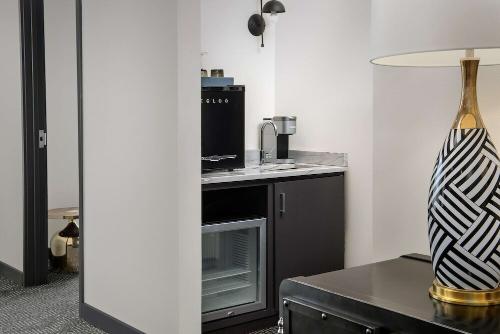 Фото The Troubadour Hotel New Orleans, Tapestry Collection by Hilton