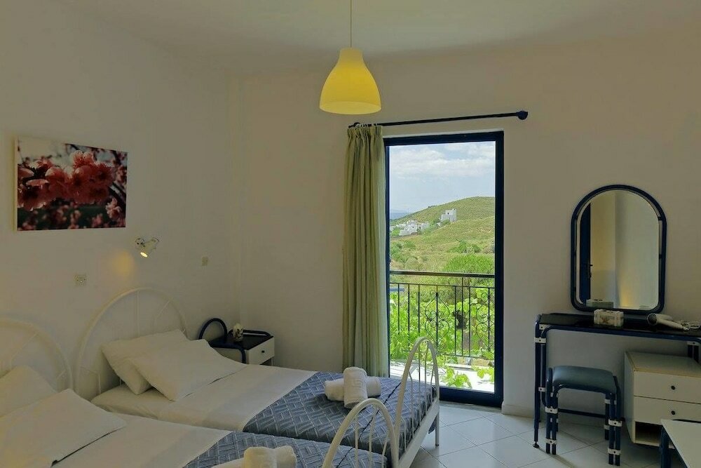 Фото Spanos Apartments