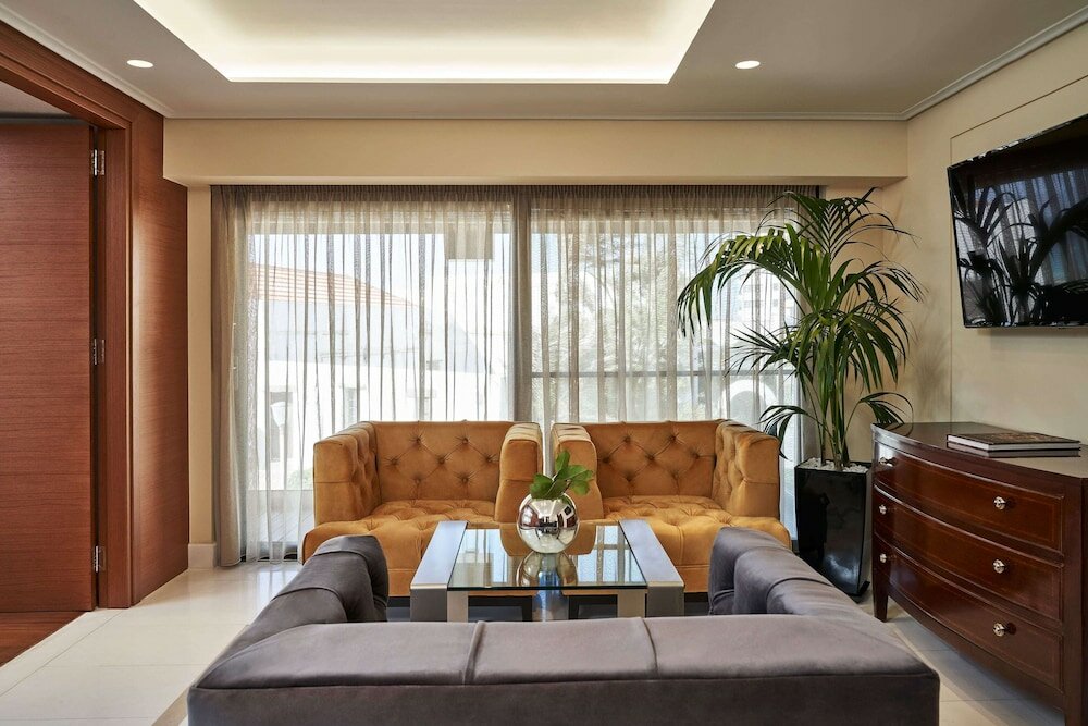 Фото Bellevue On The Beach Suites