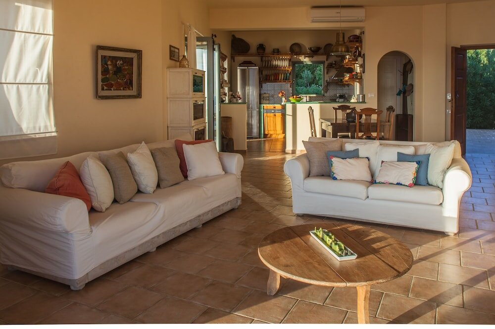 Фото Absolute Villa by Stylish Stays