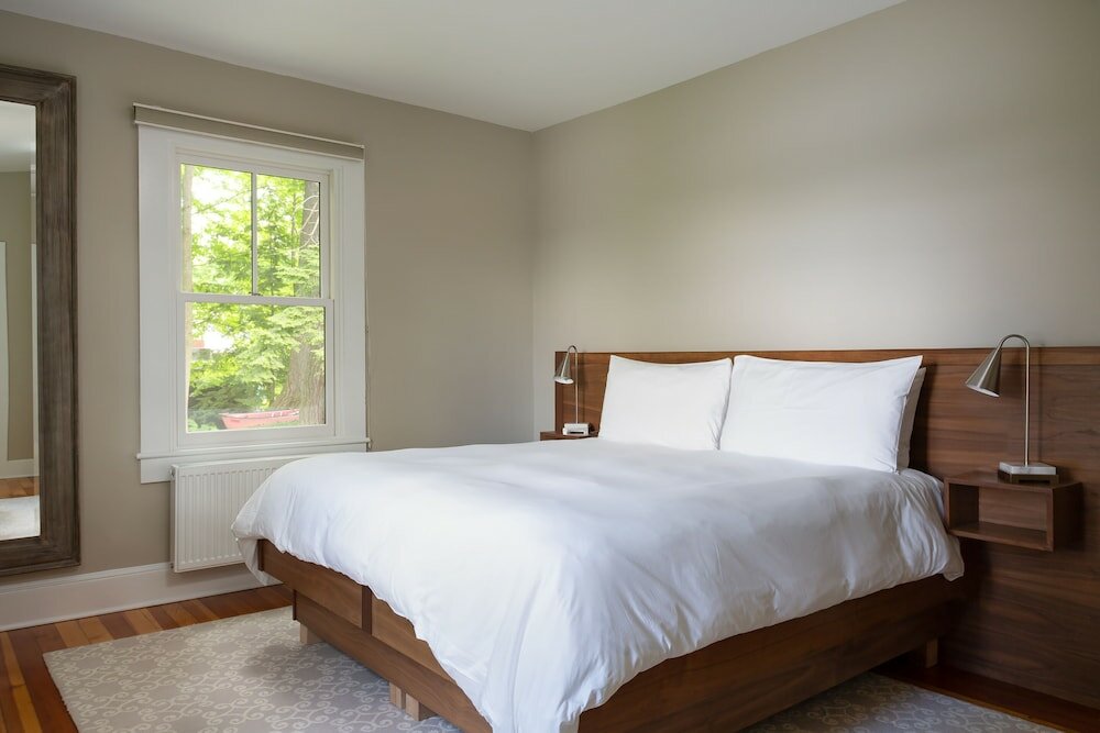 Фото Lakehouse Inn