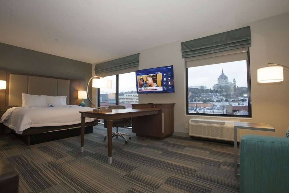 Фото Hampton Inn & Suites Downtown St. Paul