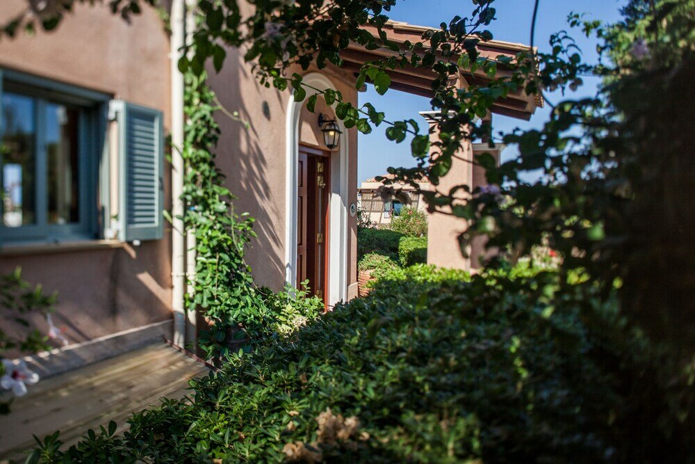 Фото Absolute Villa by Stylish Stays