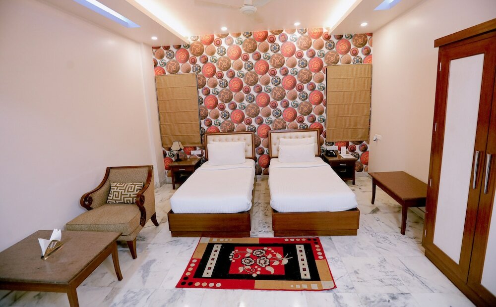 Фото Leela Grande Hotel