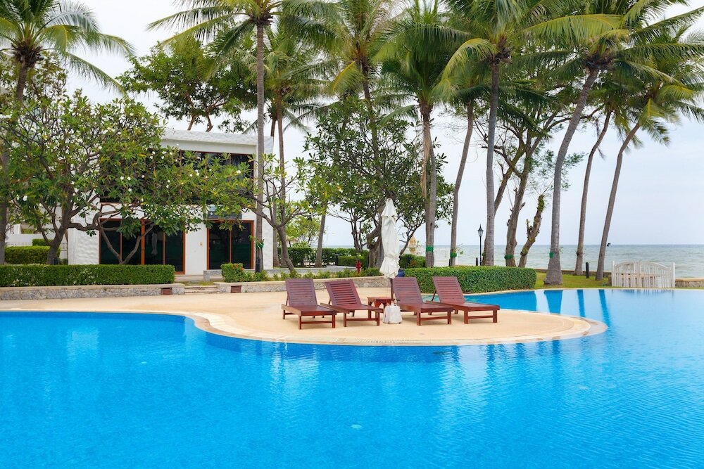 Фото Baan LonSai Beachfront Condominium