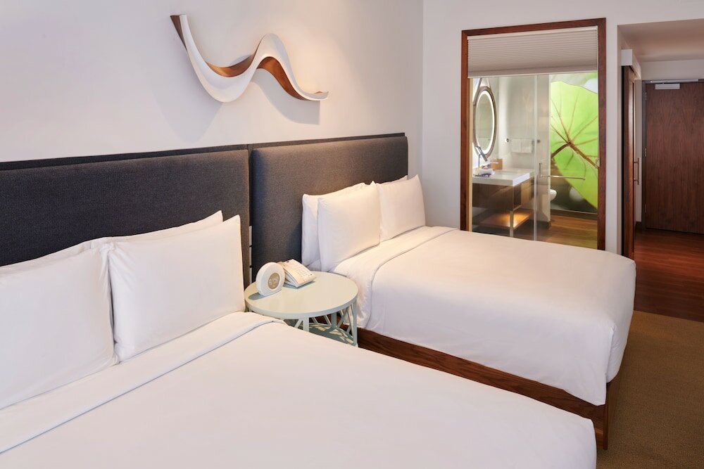 Фото Hyatt Centric Waikiki Beach