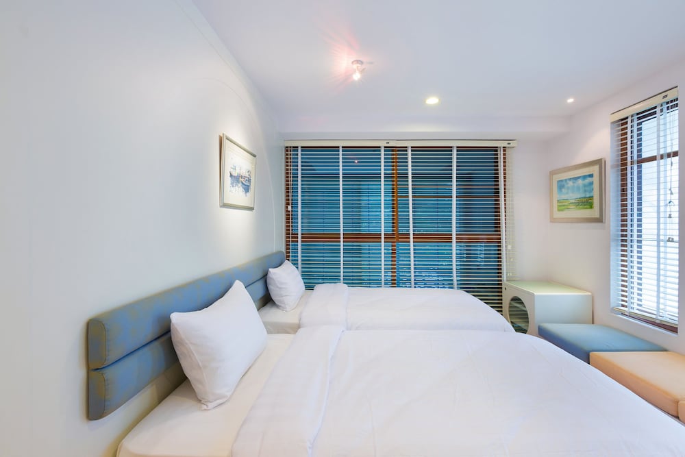 Фото Baan LonSai Beachfront Condominium