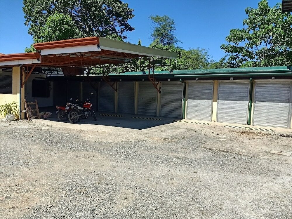 Фото MB's Garden Inn