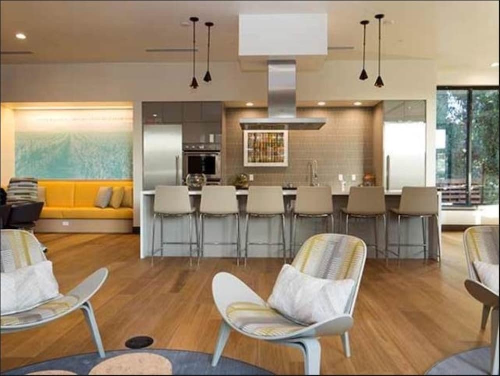 Фото Global Luxury Suites at Mountain View