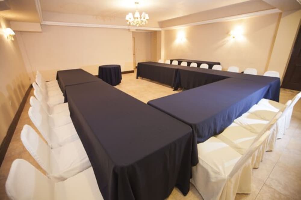 Фото Hotel El Camino Inn & Suites