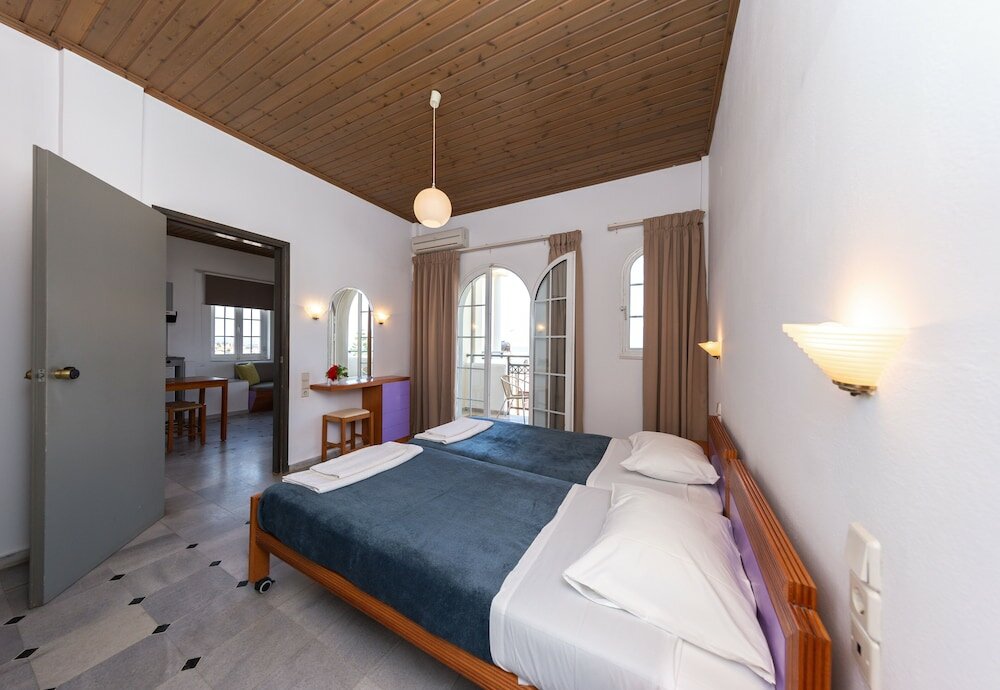 Фото Manias Hotel Apartments