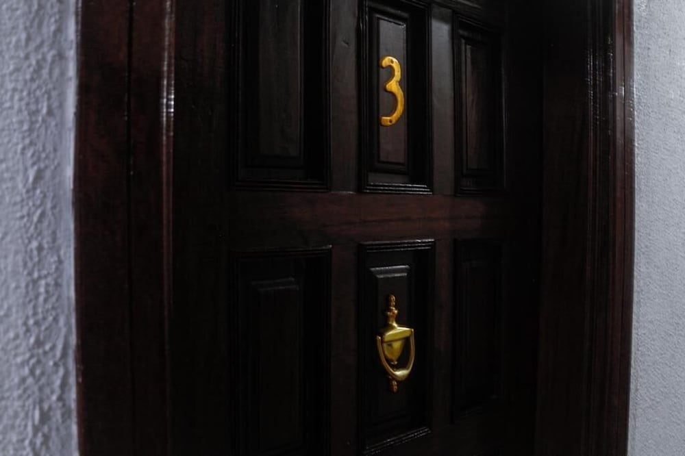 Фото Hill View Hotel West Airport