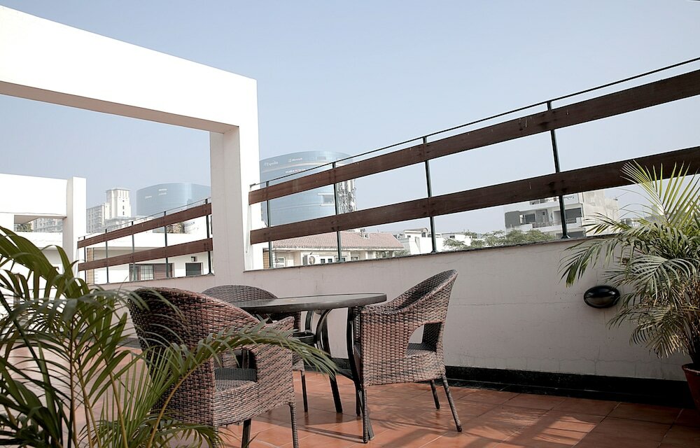 Фото Ahuja Residency Cyber City I