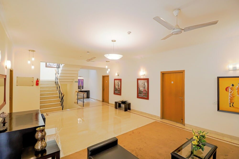 Фото Ahuja Residency Cyber City I