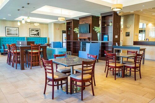 Гостиница Comfort Inn & Suites Plainville-Foxboro