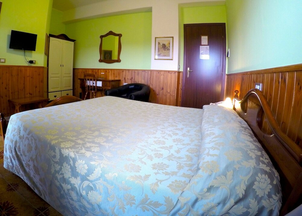 Фото Tourist Hotel