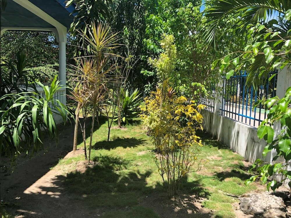 Фото Honeycomb Tourist Inn