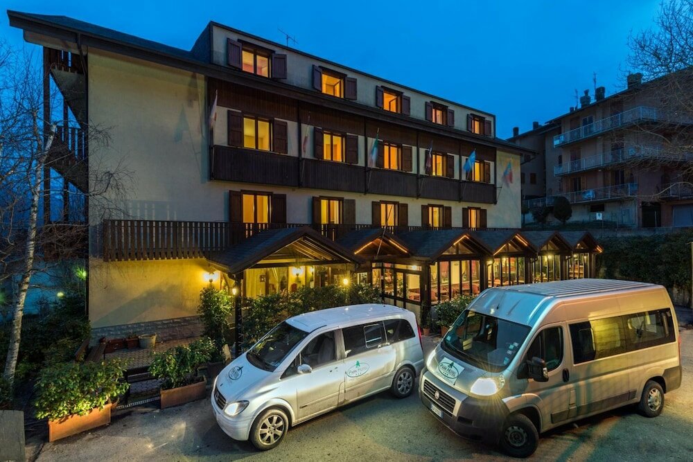 Фото отеля 1