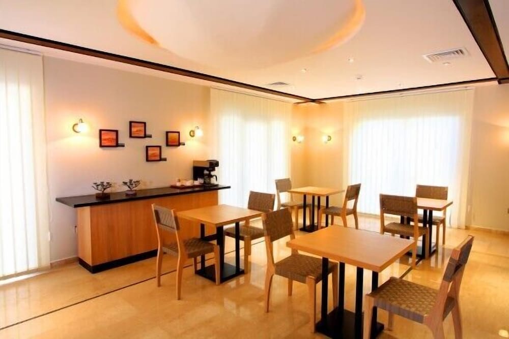 Фото Jabal Amman Hotel