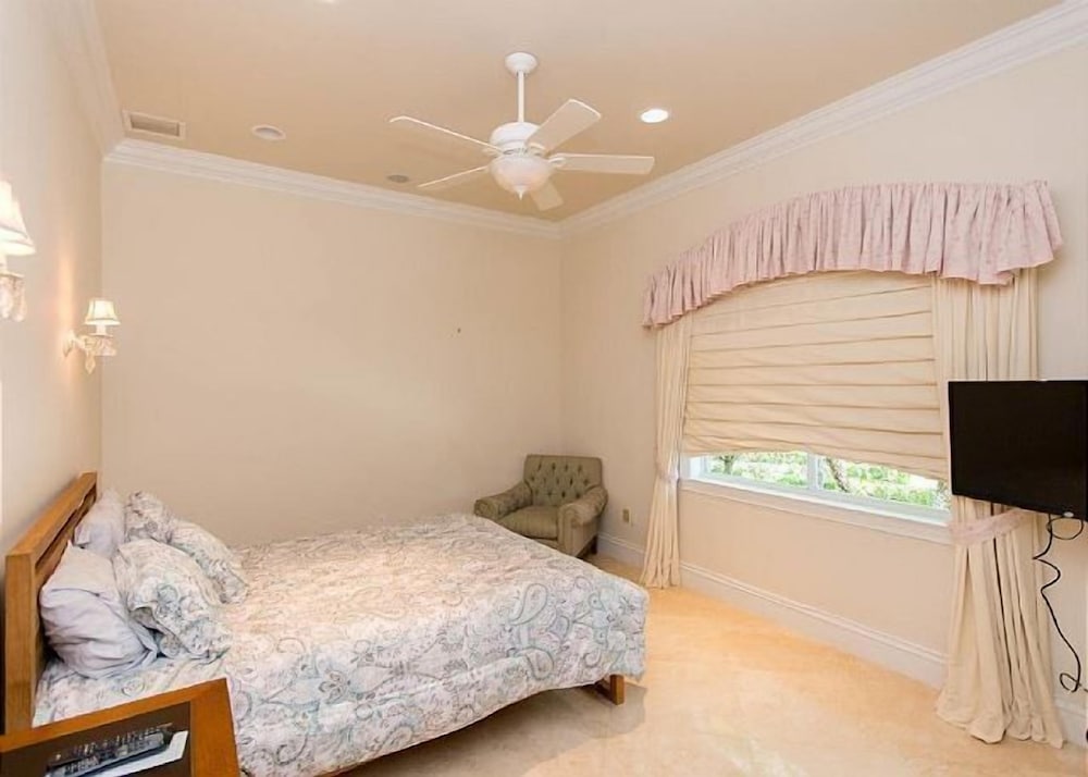 Фото Salty Bungalow Marietta