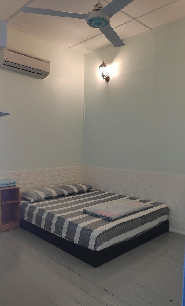 Фото Pangkor Fishing Village Guest House