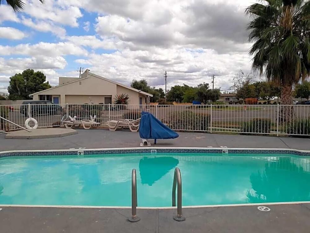 Фото Super 8 by Wyndham Dunnigan