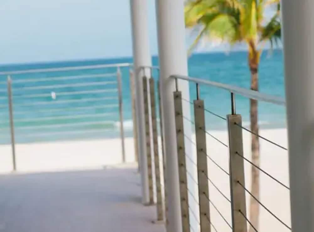 Фото Tides Inn Hotel