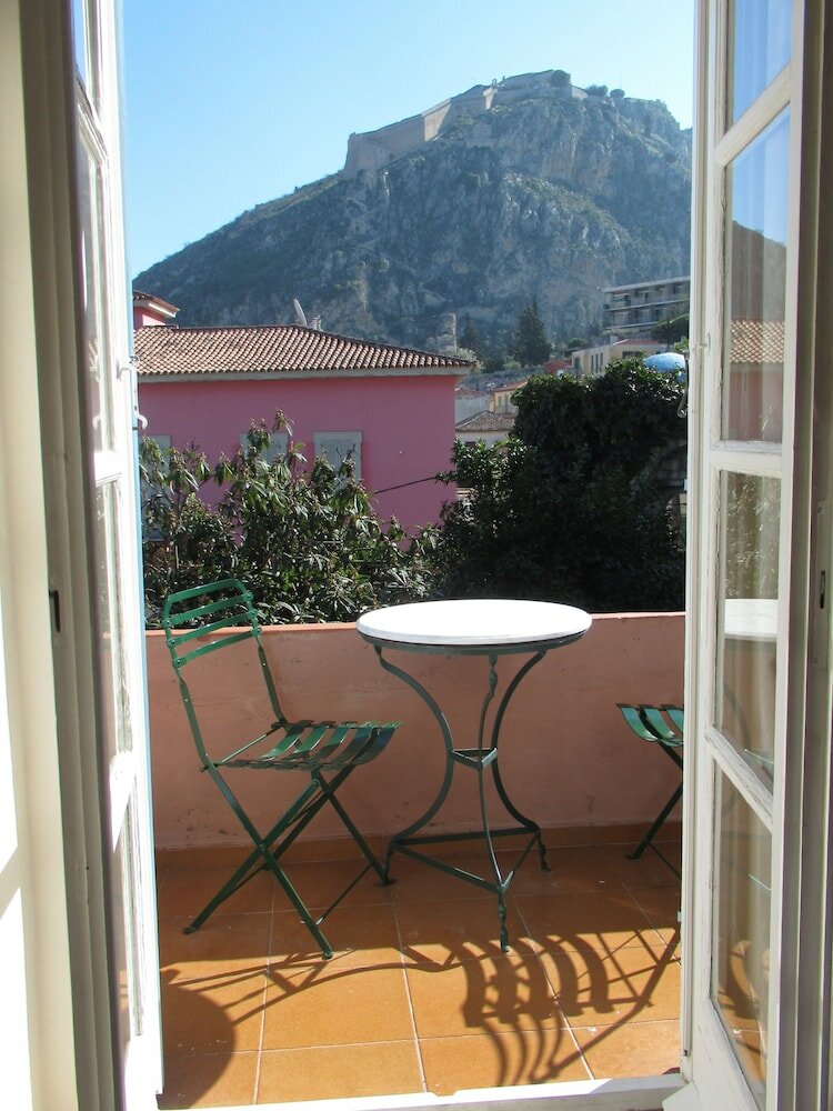 Фото Byron Hotel