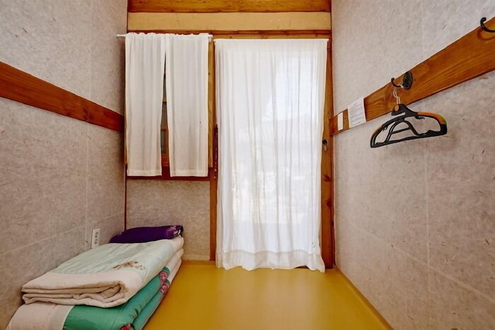 Фото Happiness Full Hanok Guesthouse