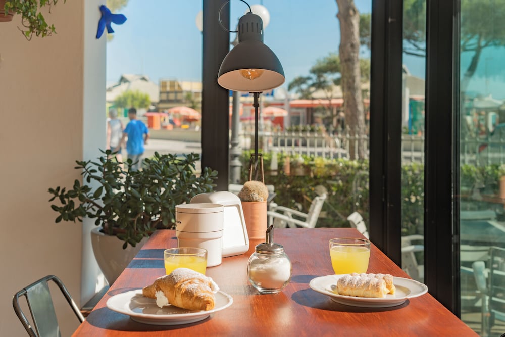 Фото Hotel Colorado Cesenatico