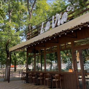 Кафе La VIA (Transnistria, orașul Dubăsari, park Energetikov) ، مقهى
