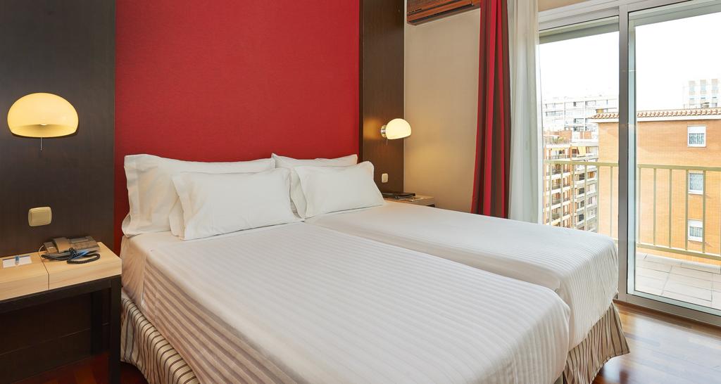 Фото Nh Barcelona Les Corts