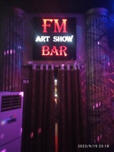 Qollardagi konfet kolleksiyasi