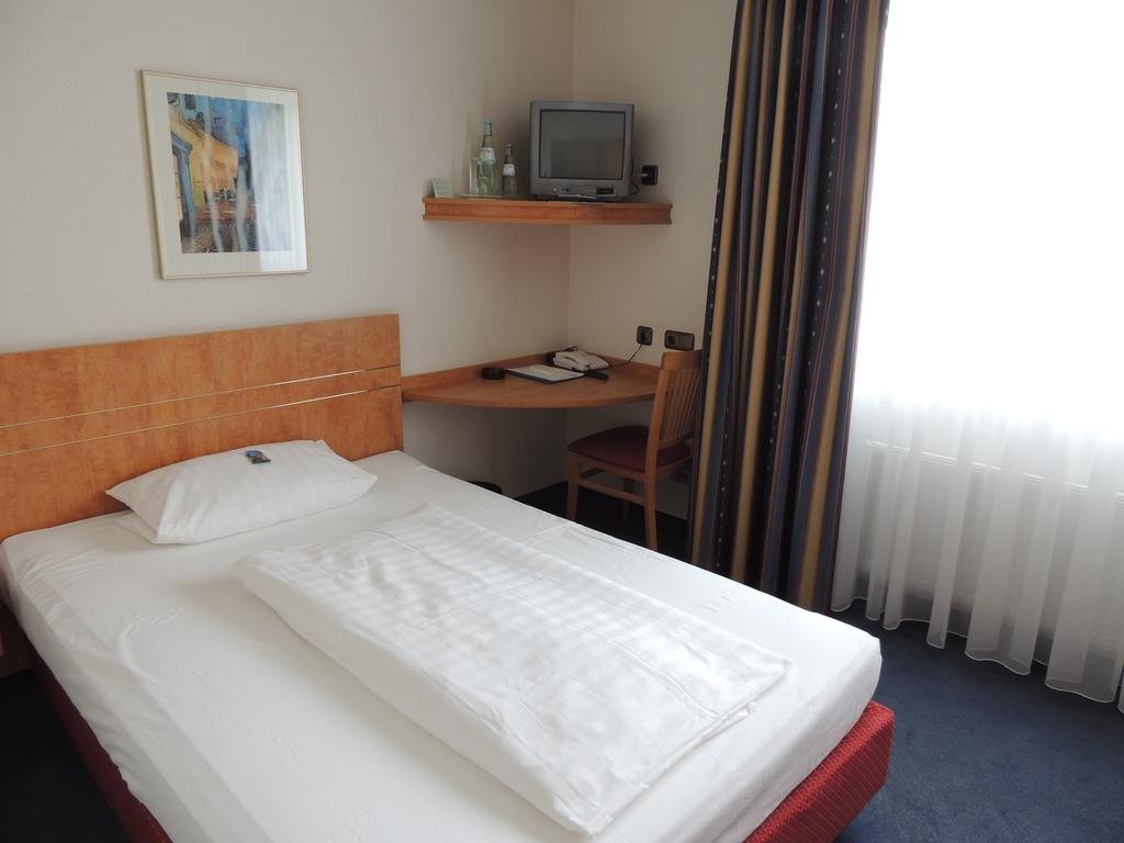Фото Airport Businesshotel Koeln