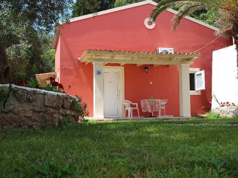 Фото Fouxia Apartments and Studios